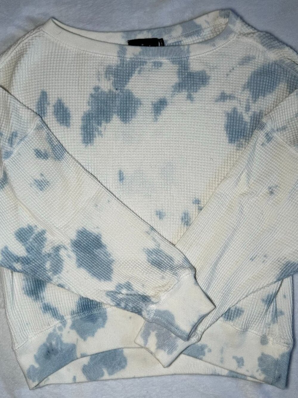 Urban Outfitters Blue and White Tie Dye Crewneck